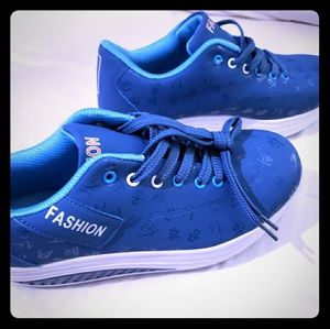 WOMAN'S FASHION SNEAKERS